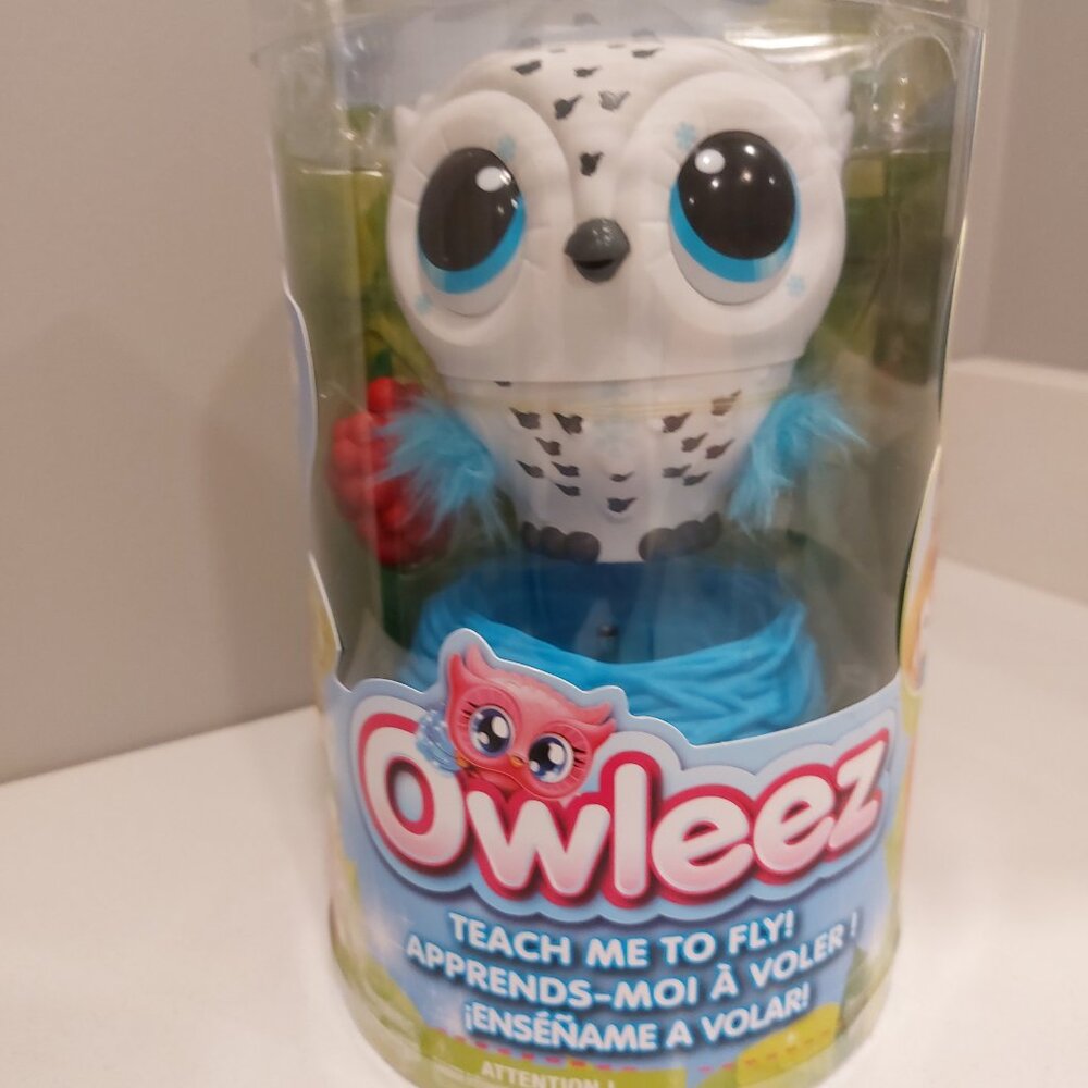 BNIB Owleez Flying Baby Owl Interactive Toy with Lights & Sounds